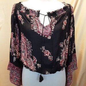 American Rag Cold Shoulder Paisley Top SZ M 💕